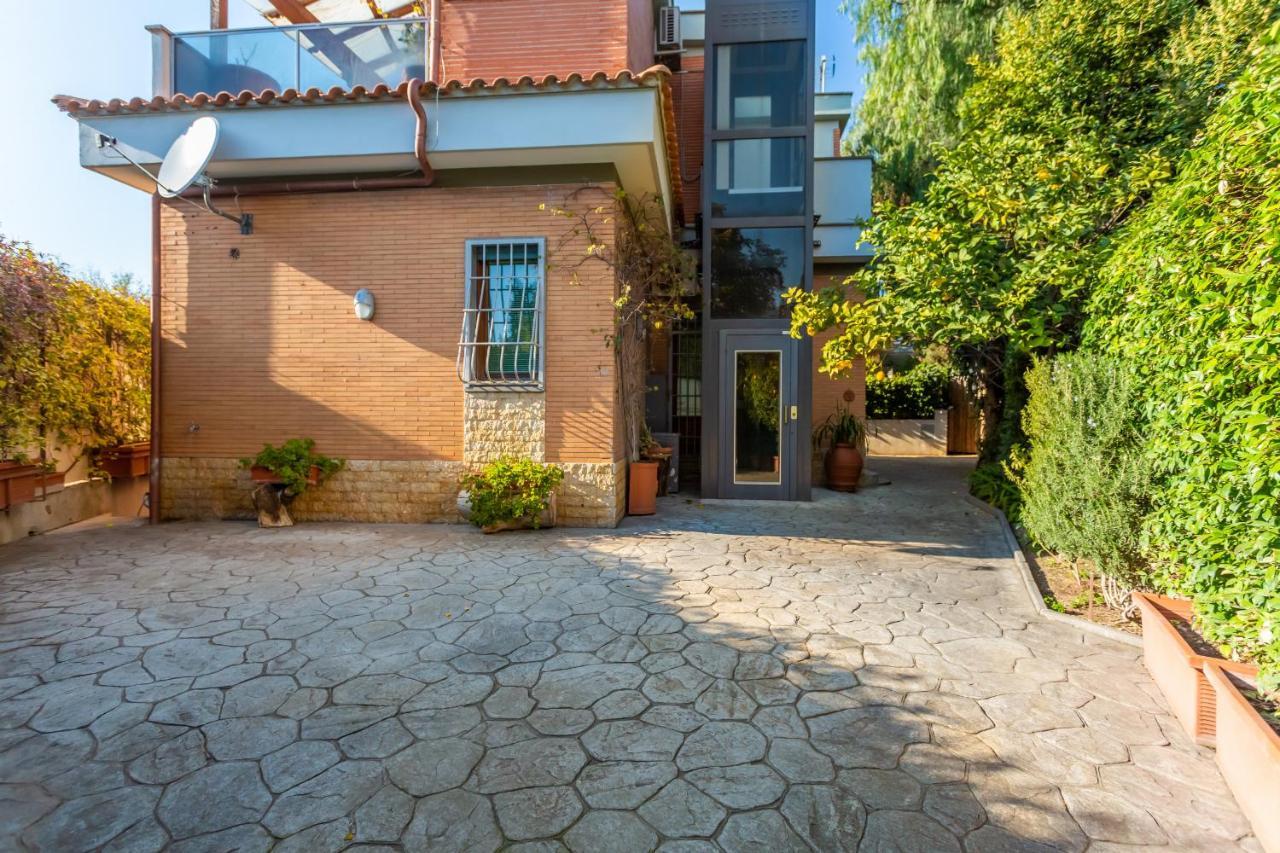 Апартаменти St Peter'S Spacious 4 Bdr With Private Parking Рим Екстер'єр фото