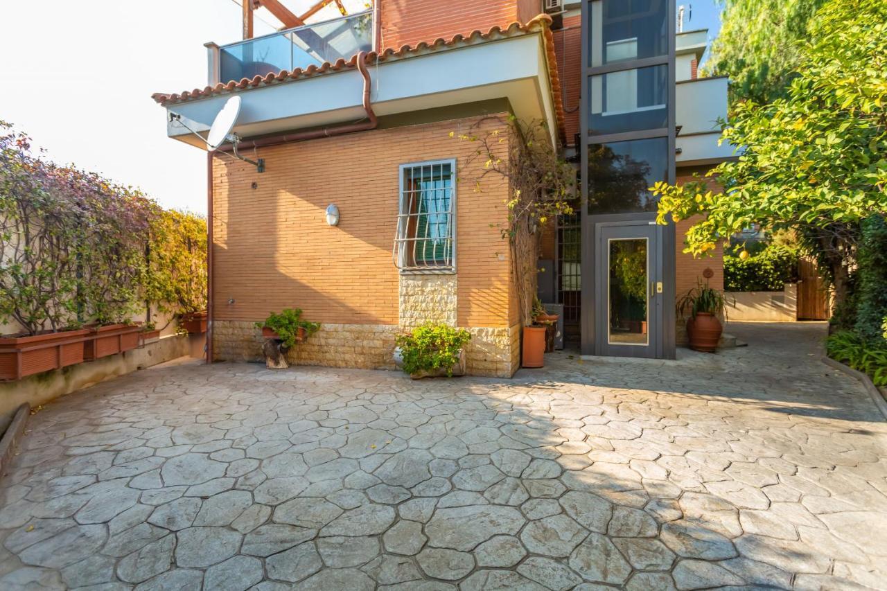 Апартаменти St Peter'S Spacious 4 Bdr With Private Parking Рим Екстер'єр фото